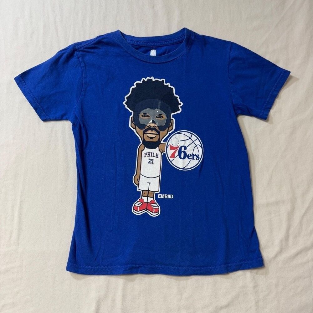 NBA T-Shirt Joel Embiid #21 Philadelphia 76ers Boys 8 Small Bobble Head Blue